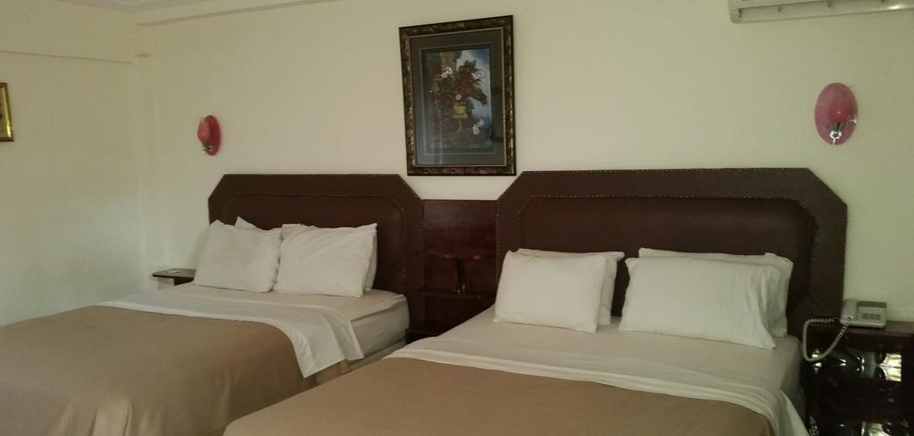 Zambezi Inn Hotel Конакри Стая снимка