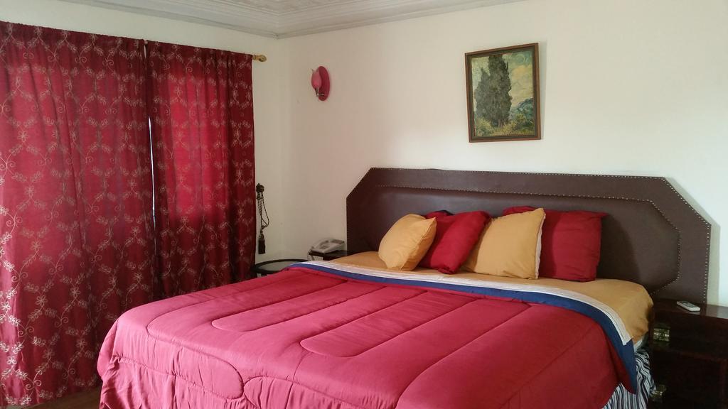 Zambezi Inn Hotel Конакри Стая снимка