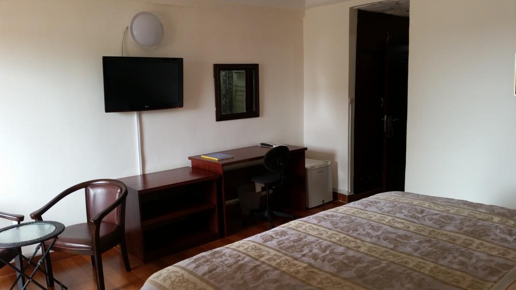 Zambezi Inn Hotel Конакри Стая снимка