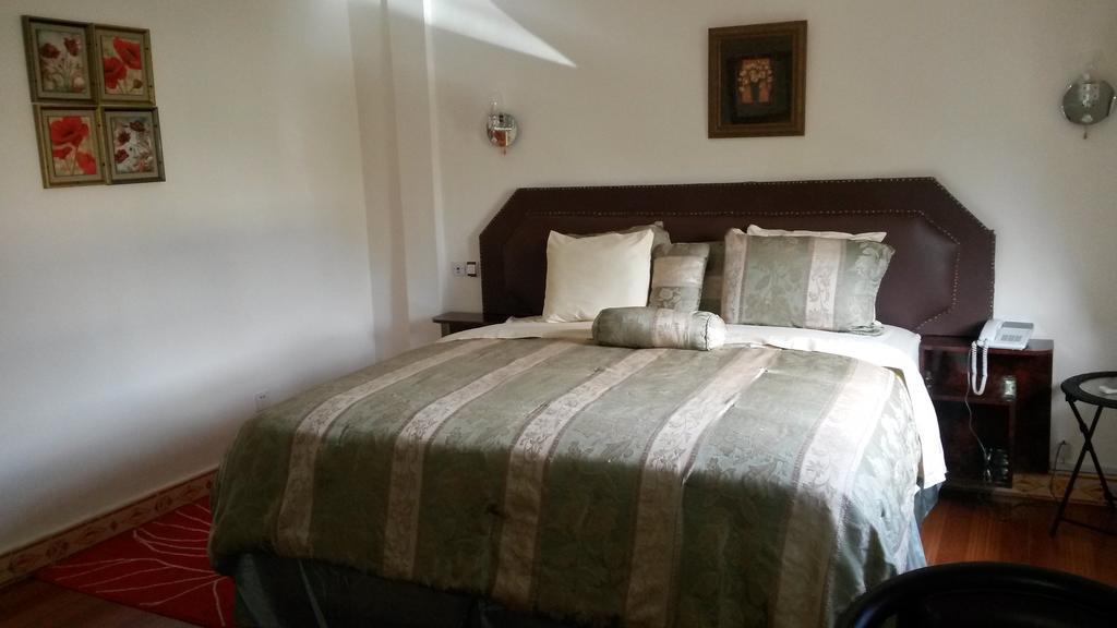 Zambezi Inn Hotel Конакри Екстериор снимка
