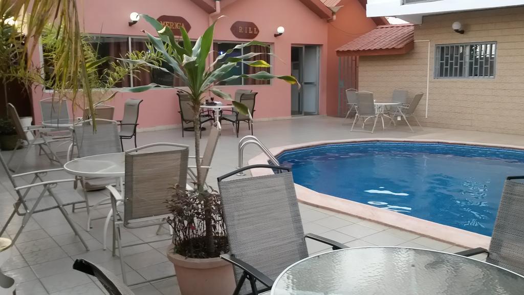 Zambezi Inn Hotel Конакри Екстериор снимка