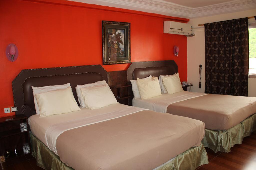 Zambezi Inn Hotel Конакри Екстериор снимка