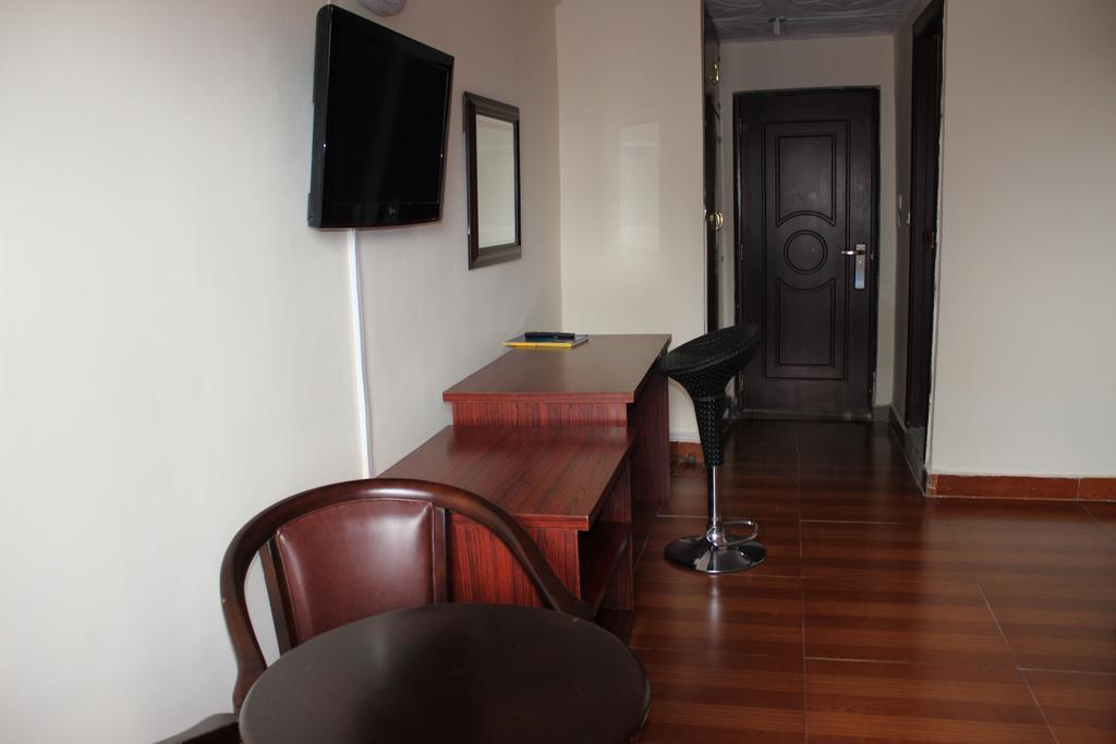 Zambezi Inn Hotel Конакри Екстериор снимка